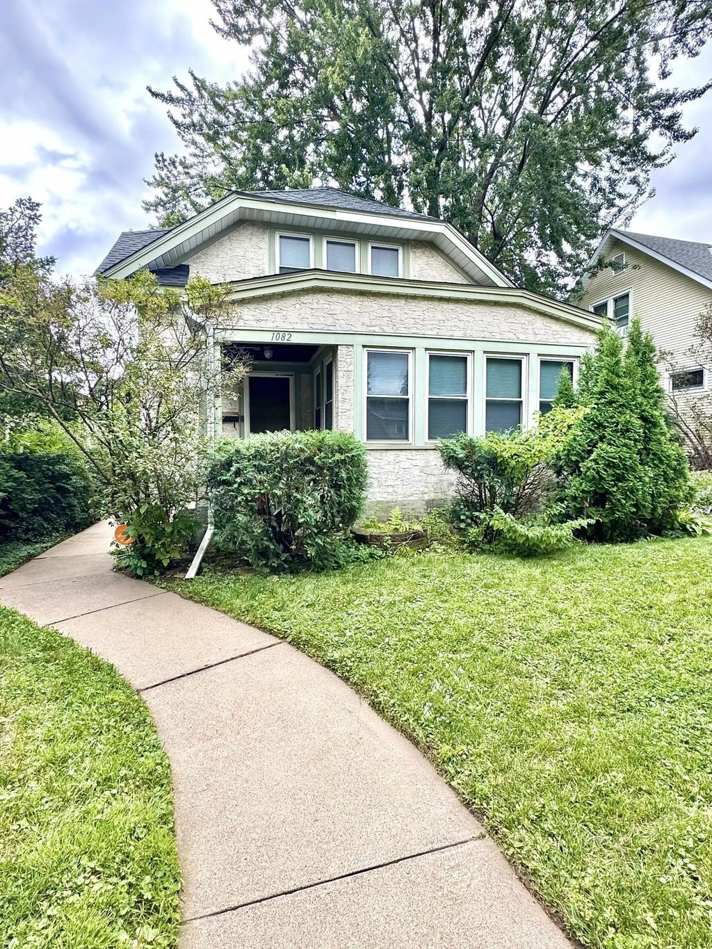 1082 Hawthorne Avenue E, Saint Paul