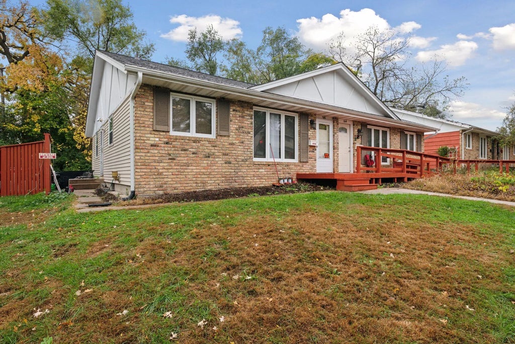 514-516 Sunnyside Lane, Hopkins