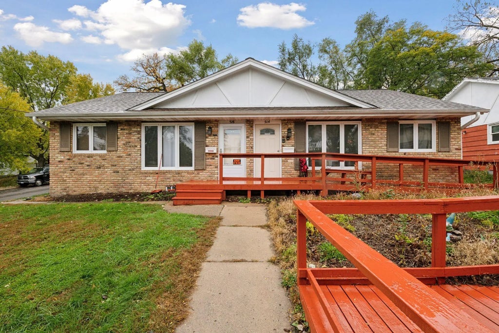 514-516 Sunnyside Lane, Hopkins