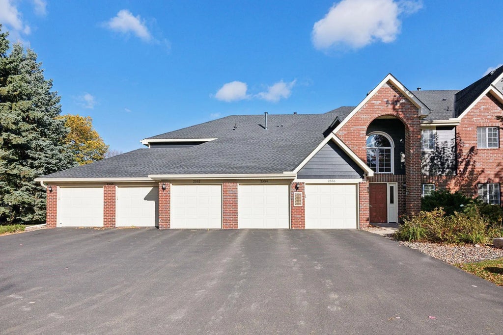 2556 Concord Way, Mendota Heights