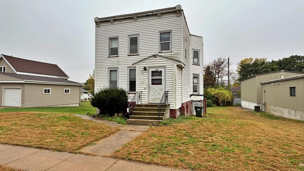 12 E Main Street, Madelia