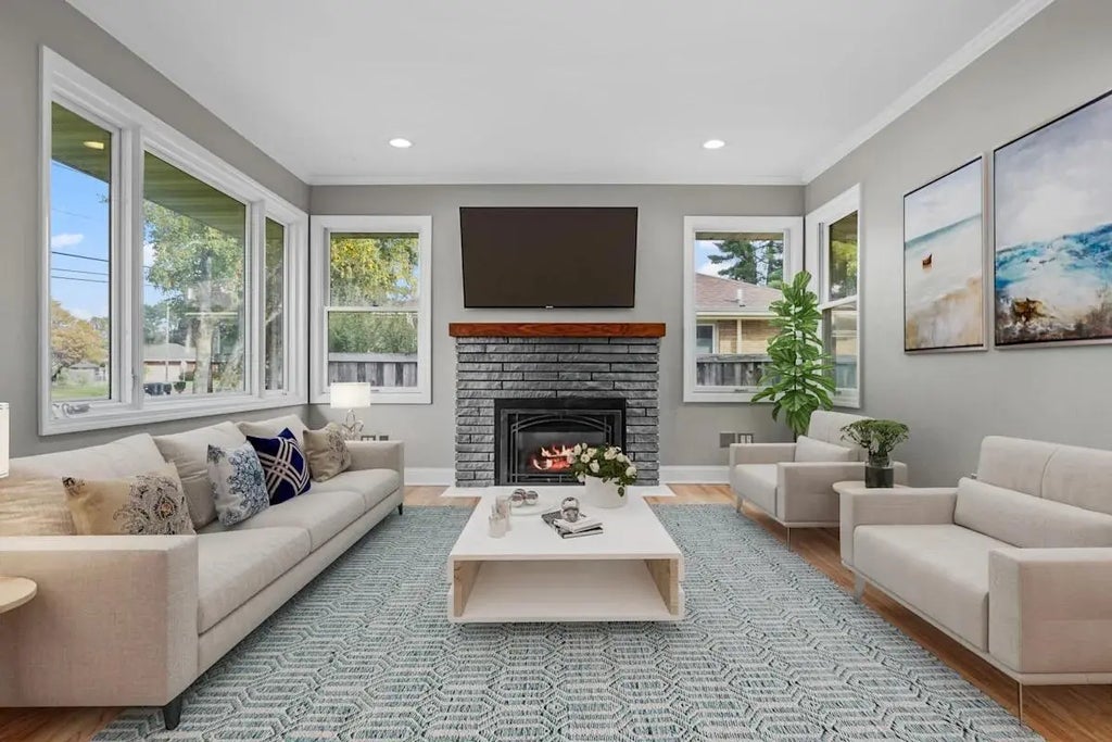 1802 Lydia Avenue W, Roseville