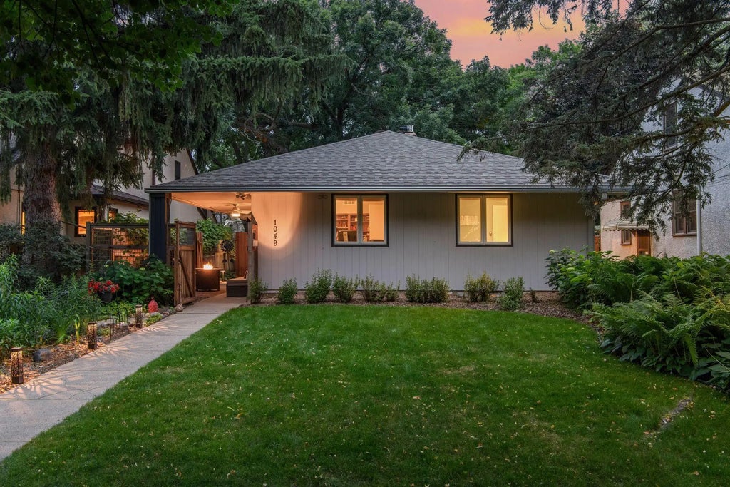 1049 Thomas Avenue S, Minneapolis