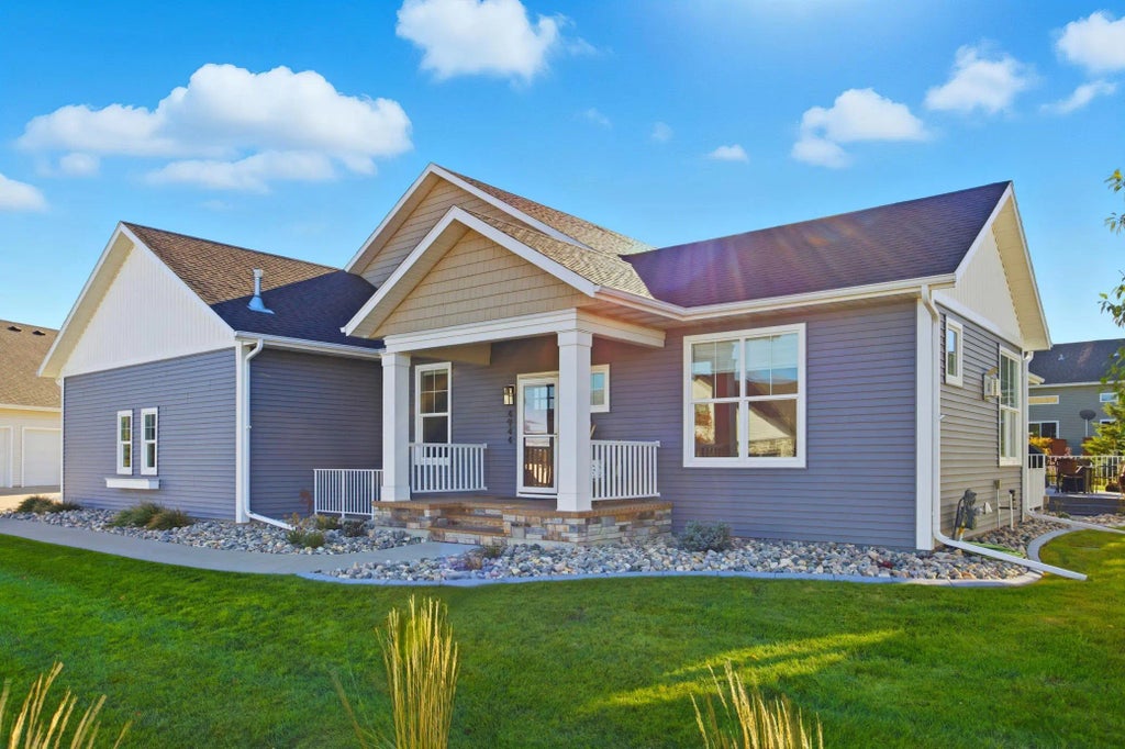 4944 Avery Lane S, Fargo