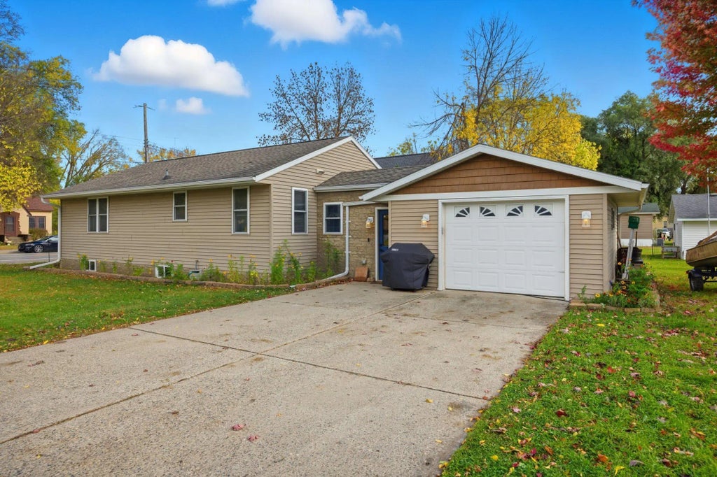 261 Main Street W, Richmond