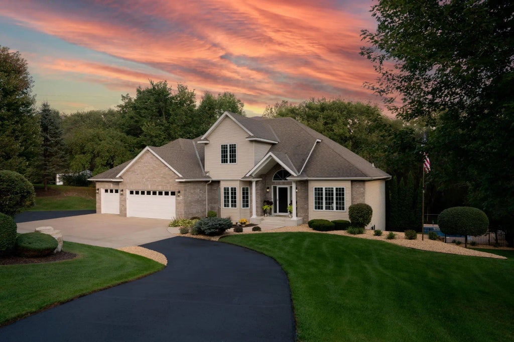 6720 Crackleberry Trail, Woodbury