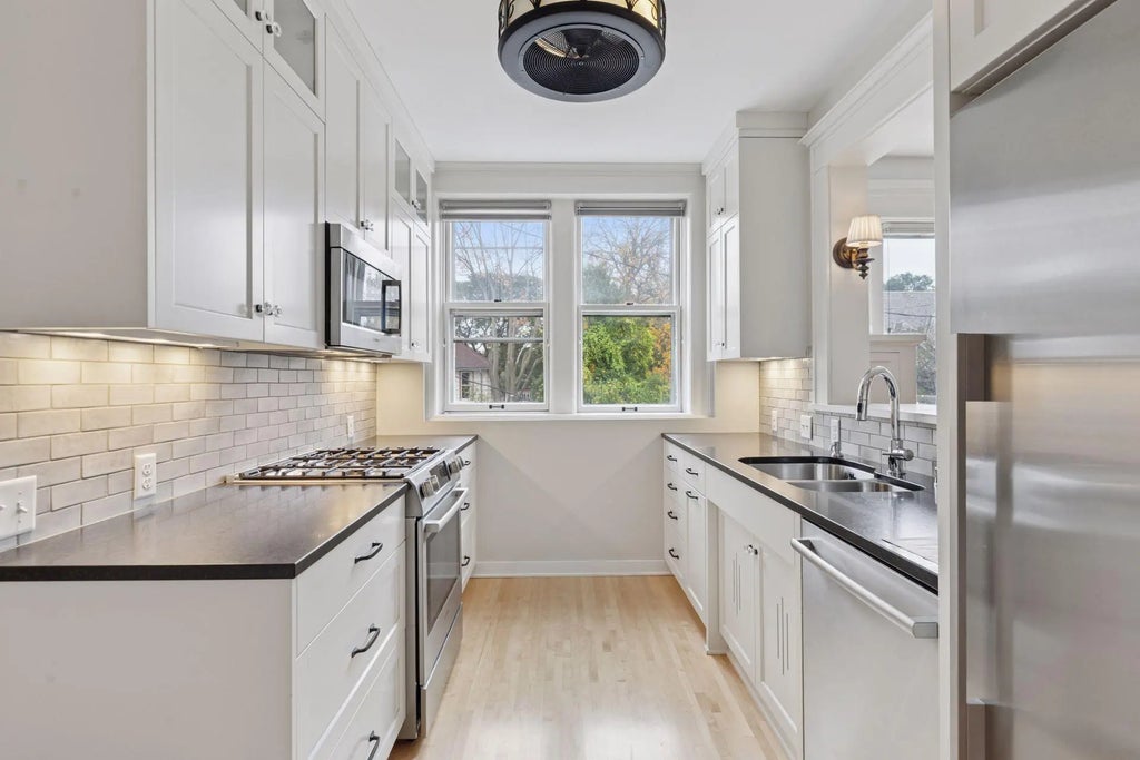 56 Arundel Street 10, Saint Paul