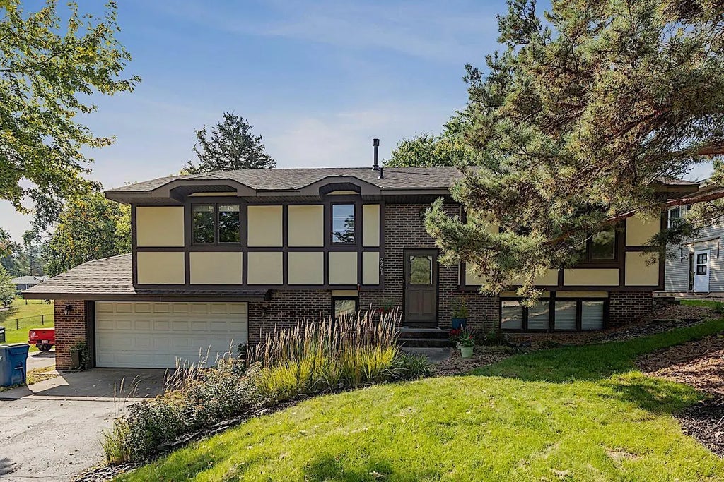 2391 7th Street Nw, New Brighton