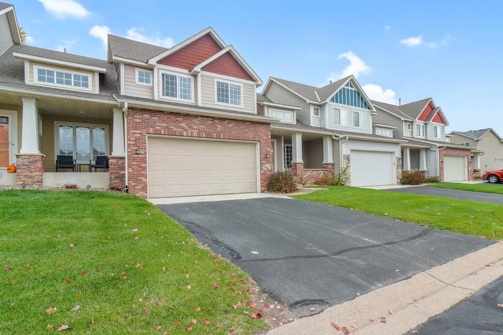 21305 Hytrail Circle, Lakeville