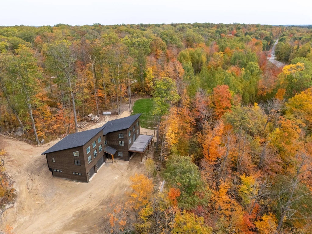 30167 Nicholas Street, Harris Twp