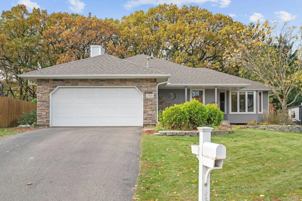 2909 Sunnyside Circle, Burnsville