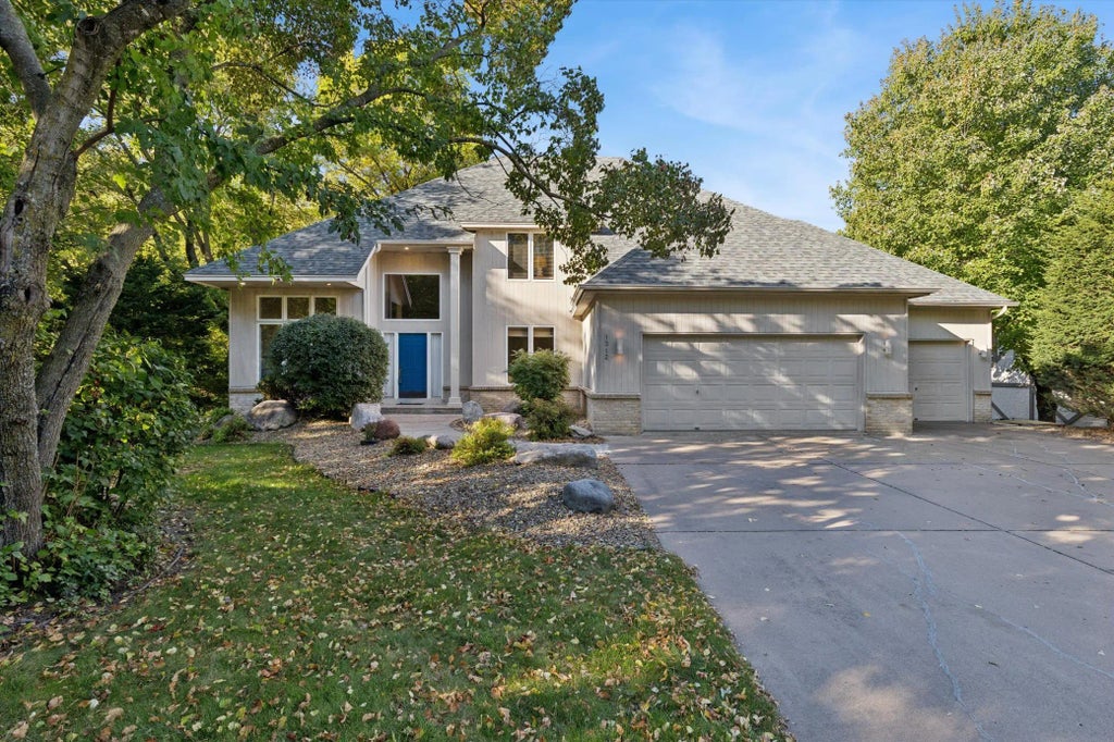 1312 Summit Oaks Drive, Burnsville