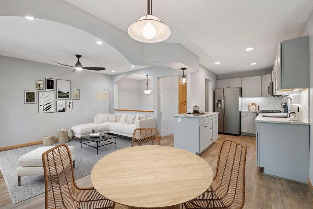 11115 Vessey Circle, Bloomington