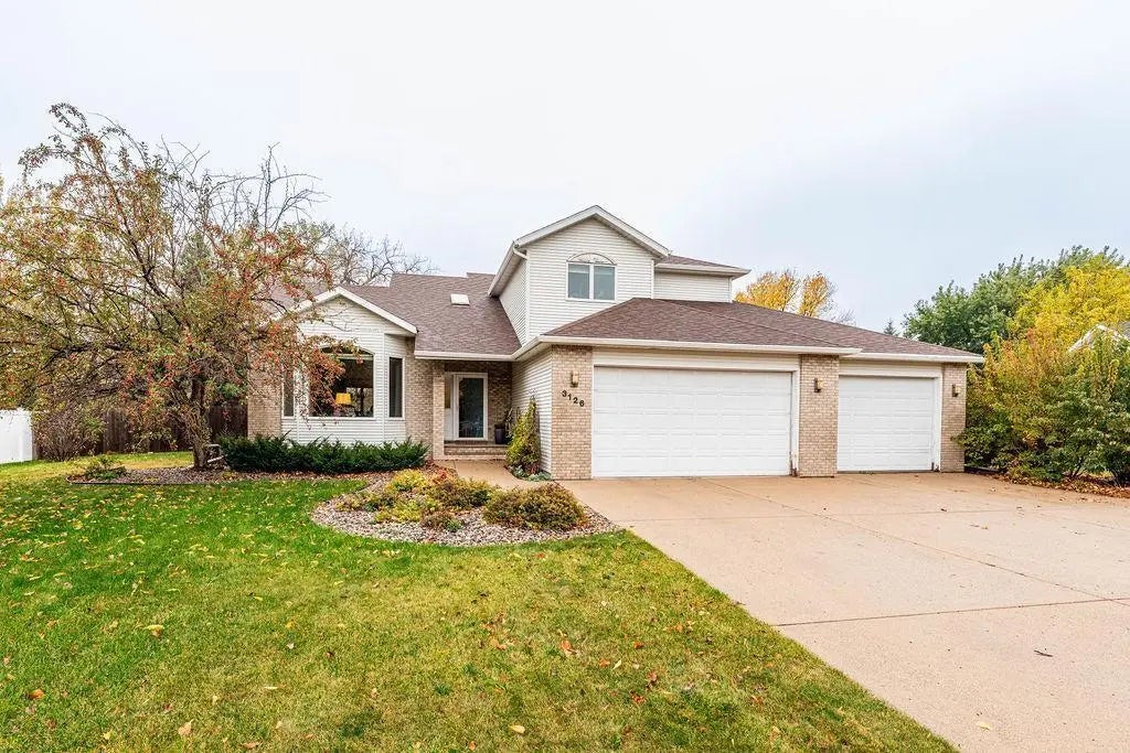 3126 37 1/2 Avenue S, Fargo