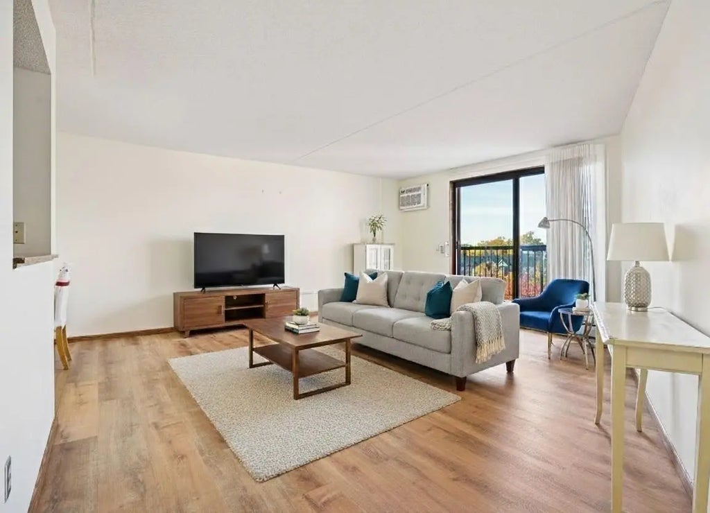 2601 Kenzie Terrace 402, St Anthony