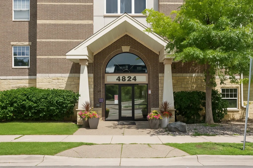 4824 E 53rd Street 501, Minneapolis