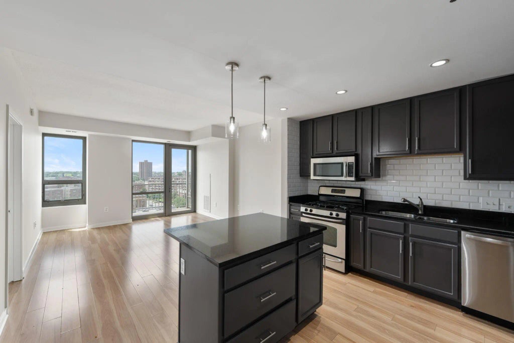 929 Portland Avenue 907, Minneapolis