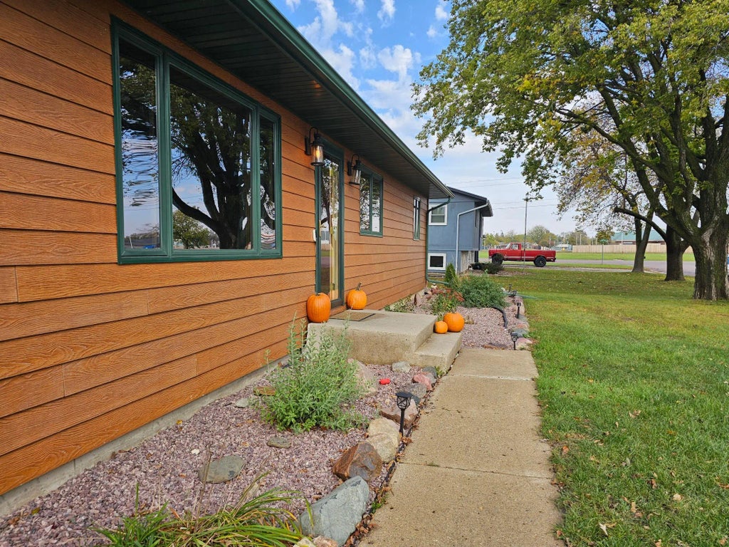 804 6th Avenue Se, Pipestone