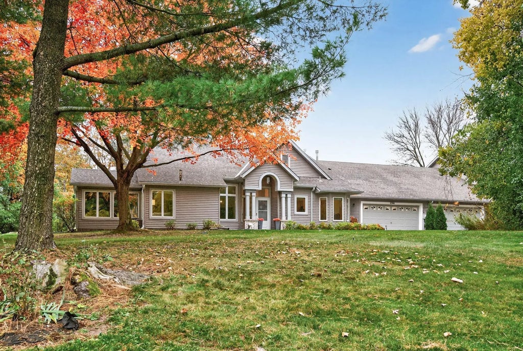 2566 Sumac Ridge, White Bear Lake