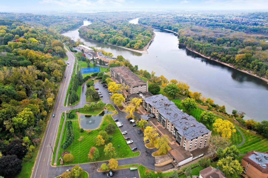 1101 Sibley Memorial Highway 303, Lilydale