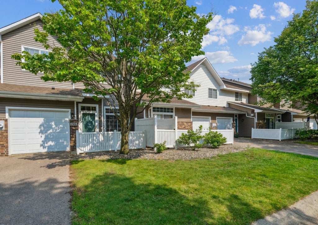 17850 Cobblestone Way, Eden Prairie