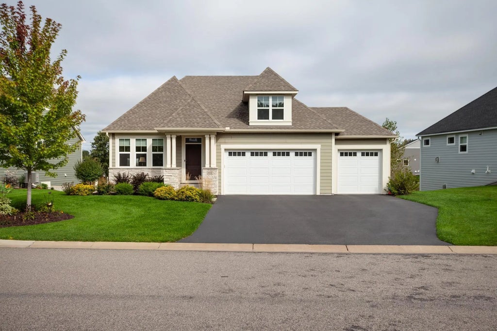 1075 Mehegan Lane, White Bear Twp