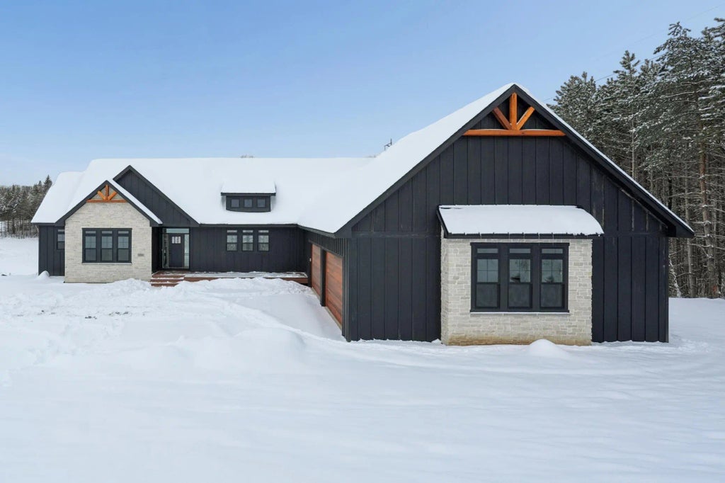 1198 60th St, Hudson