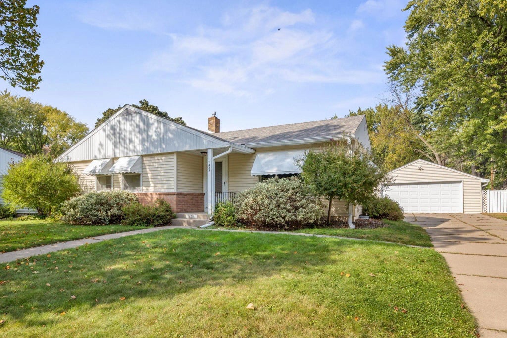 1435 Price Avenue, Maplewood