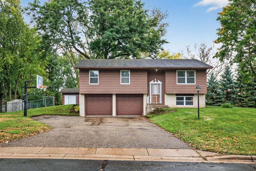 20050 Dunbar Avenue, Farmington