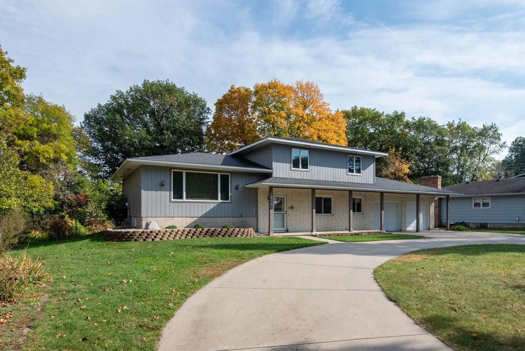 1810 Mary Lane, North Mankato