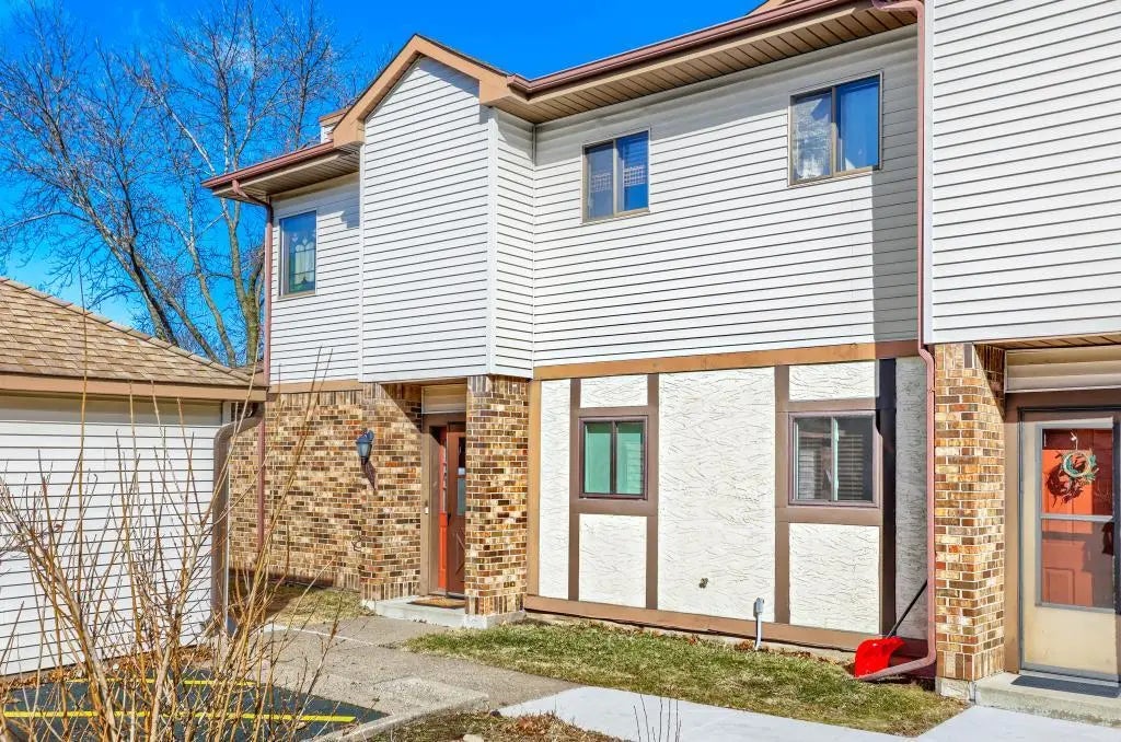 2058 Pathways Drive 9, Saint Paul