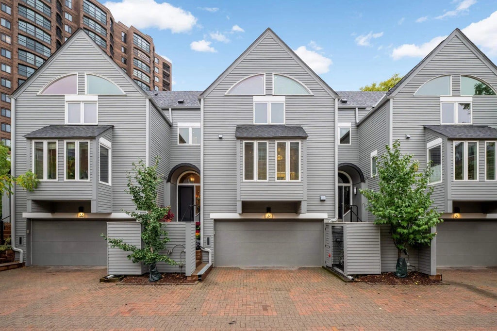 32 Greenway Gables, Minneapolis