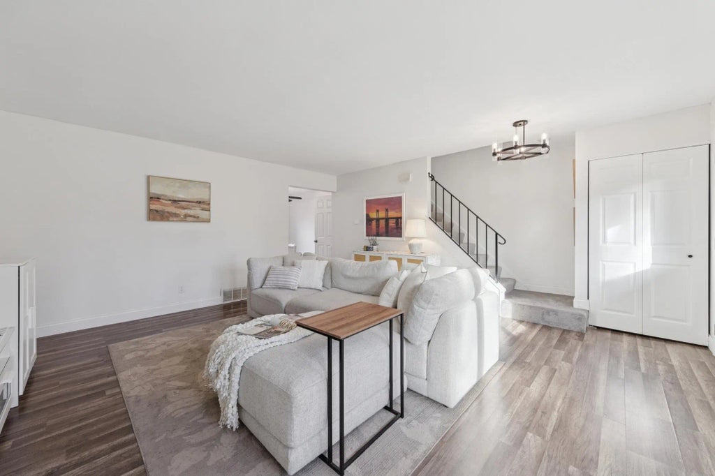 319 River Woods Lane, Burnsville