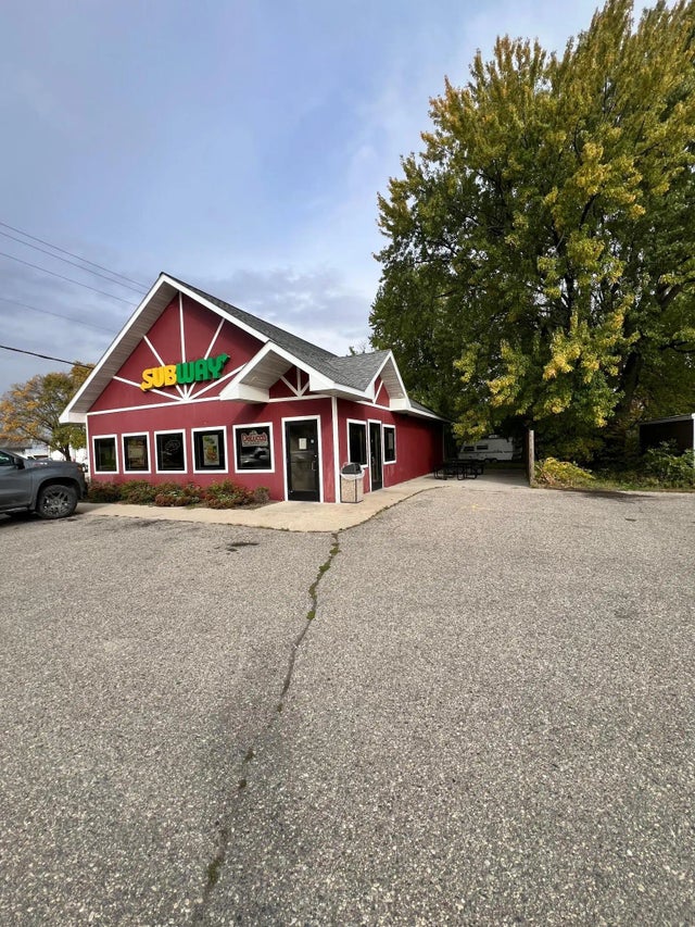 422 Oak Street, Dawson