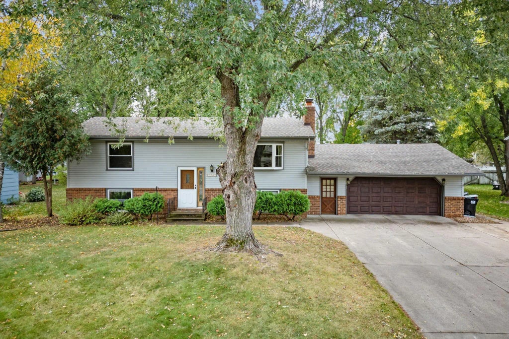 7707 111th Avenue N, Champlin