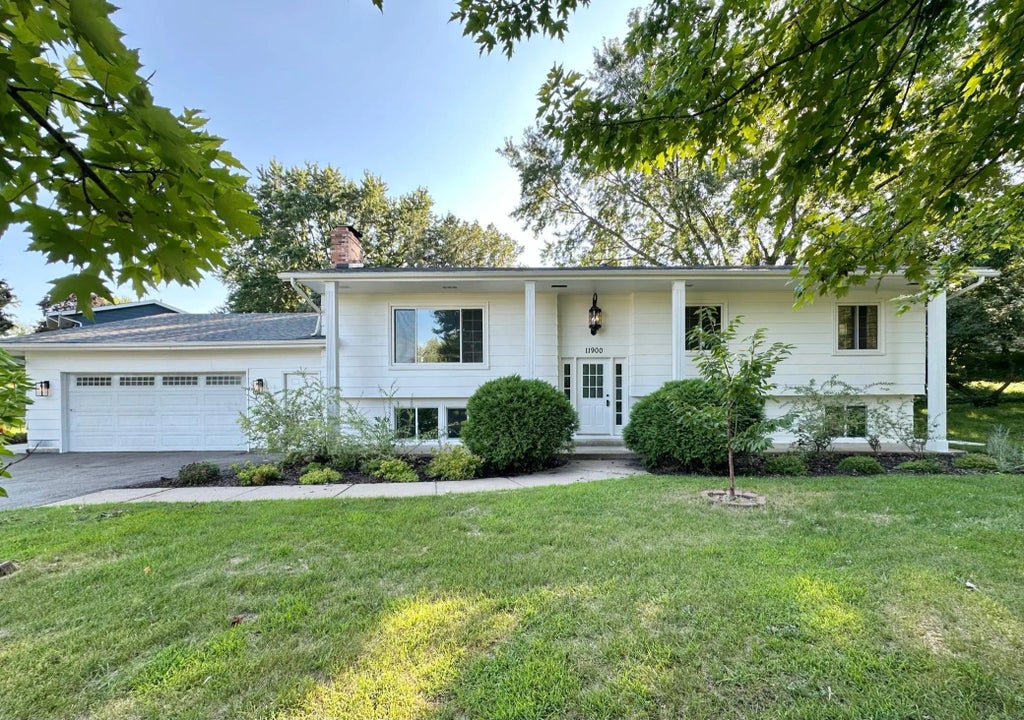 11900 Highland View Circle, Burnsville