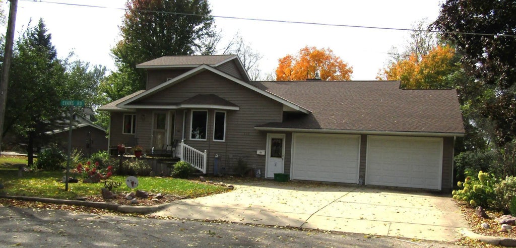 805 S 10th Street, Montevideo