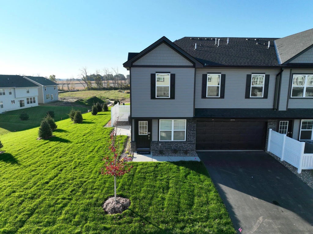 5285 Long Pointe Pass, Woodbury