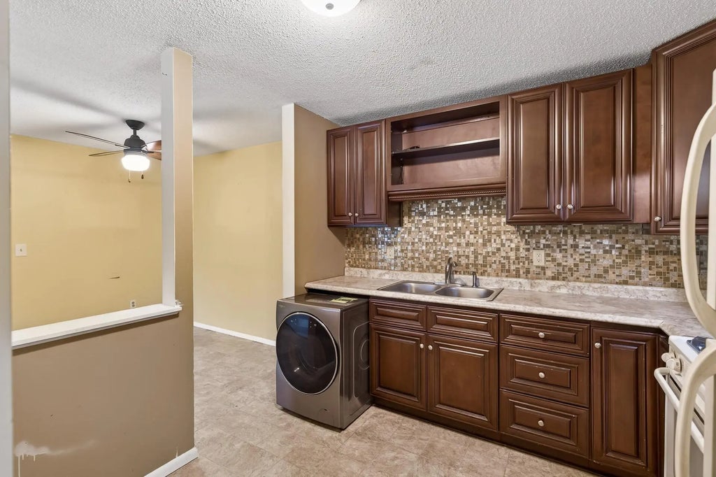 3915 Foss Road 102, Saint Anthony