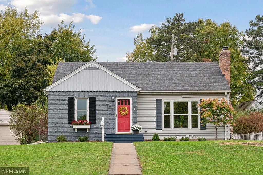 118 Ridgewood Drive, Hopkins