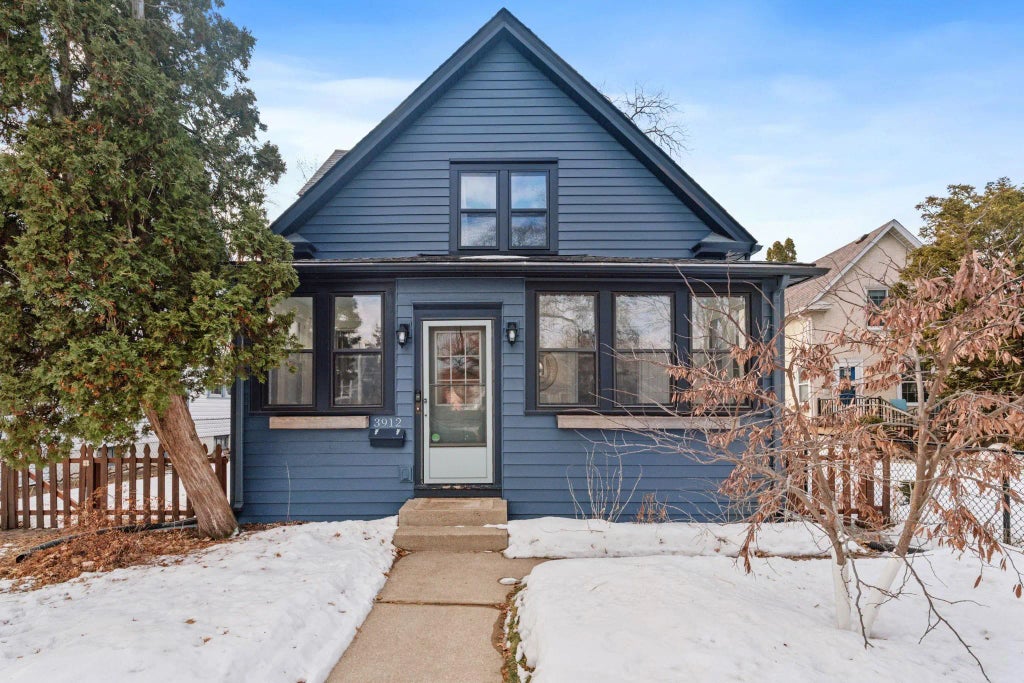 3912 37th Avenue S, Minneapolis