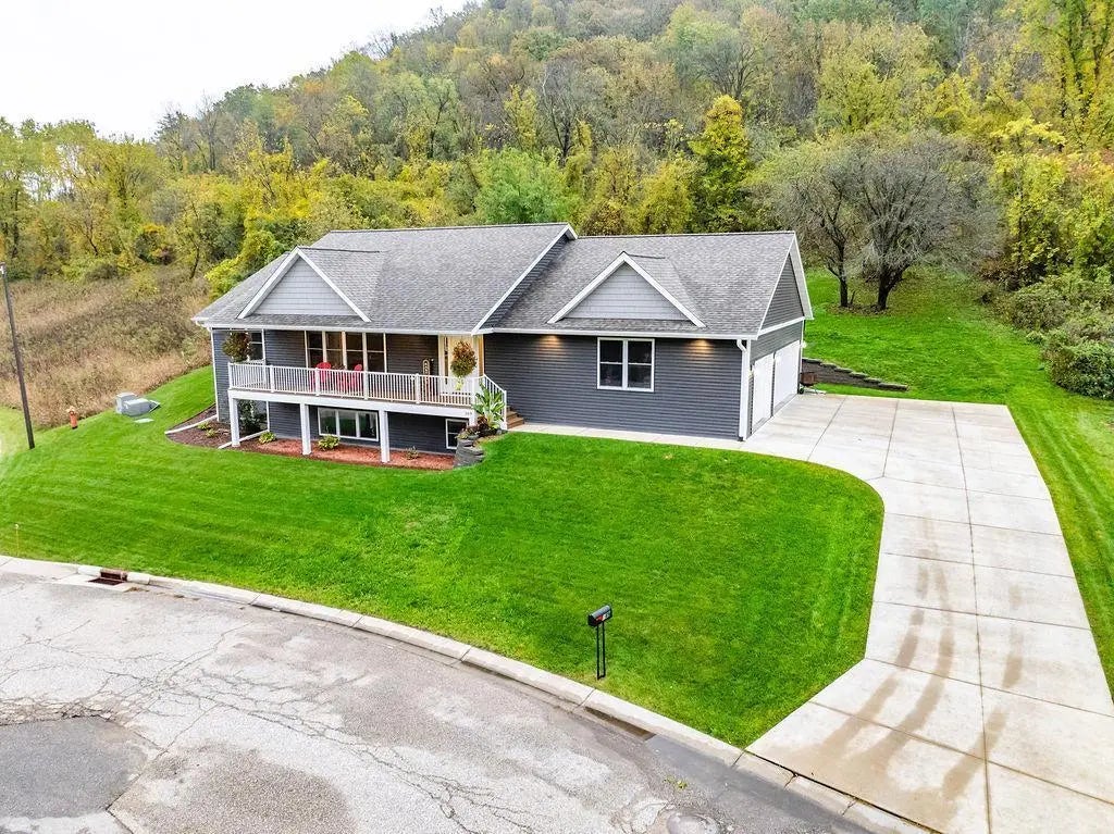 169 Cobblestone Lane, Winona