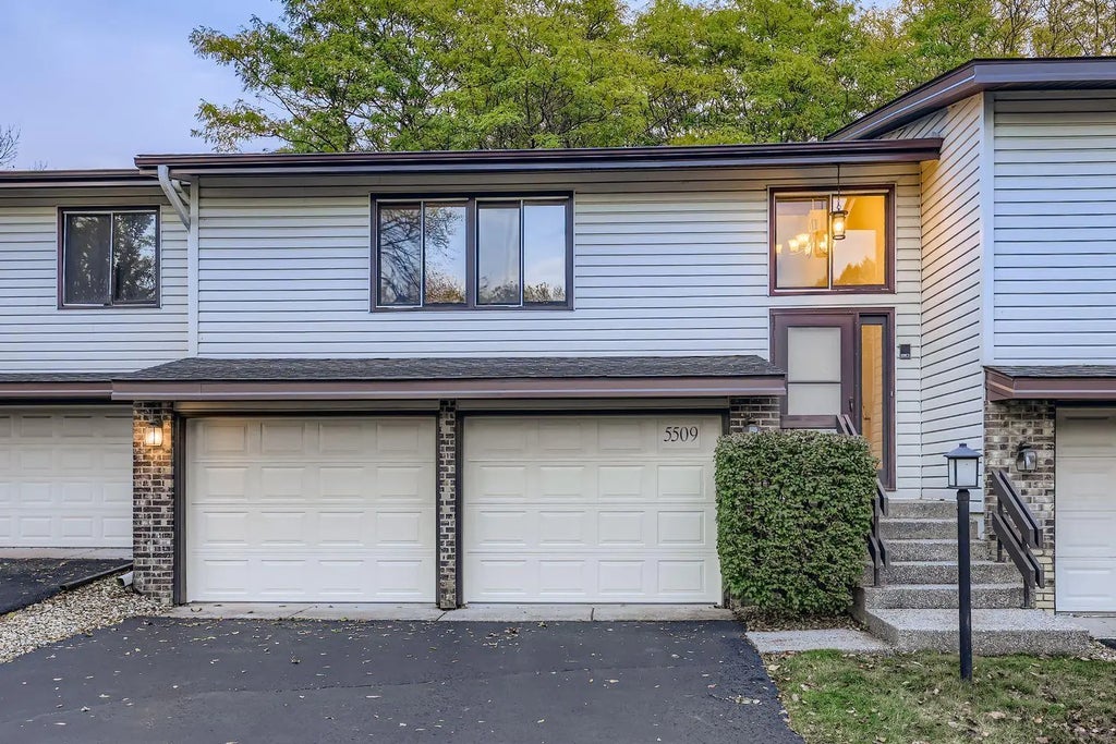 5509 Hyland Courts Drive, Bloomington