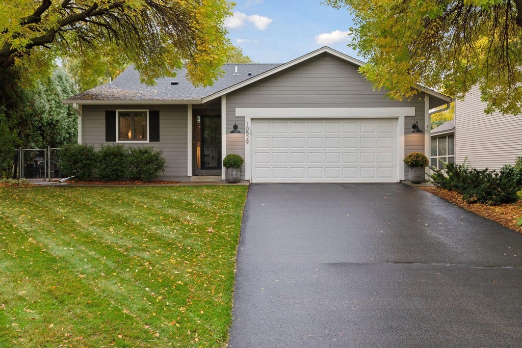 10529 Lee Drive, Eden Prairie