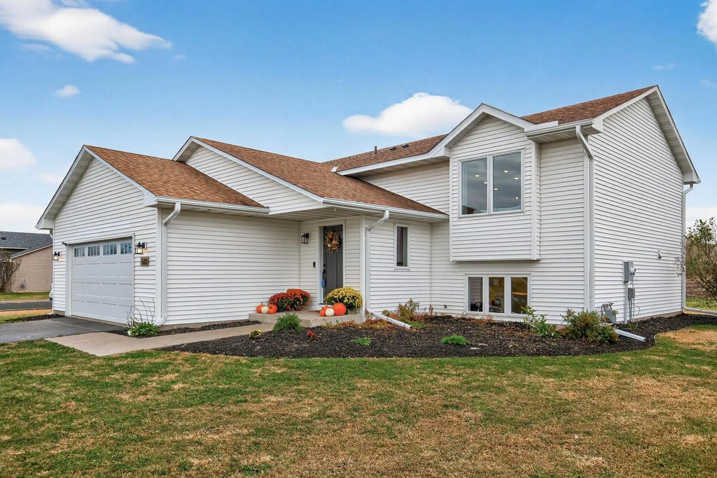 613 Frontier Circle, Belle Plaine