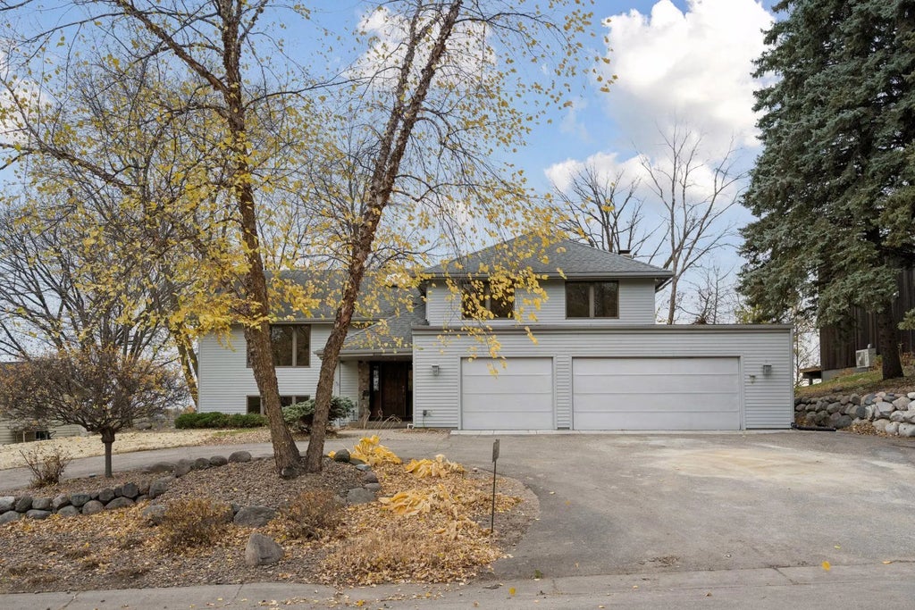 16955 Weaver Lake Drive, Maple Grove