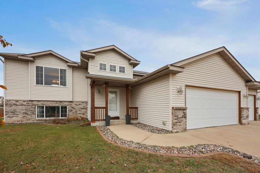 6629 Black Spruce Street, Saint Cloud