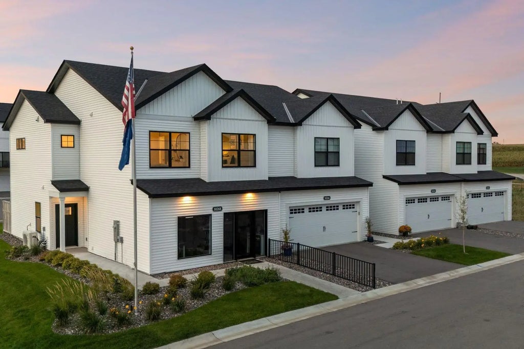 10268 Birchwood Circle, Victoria