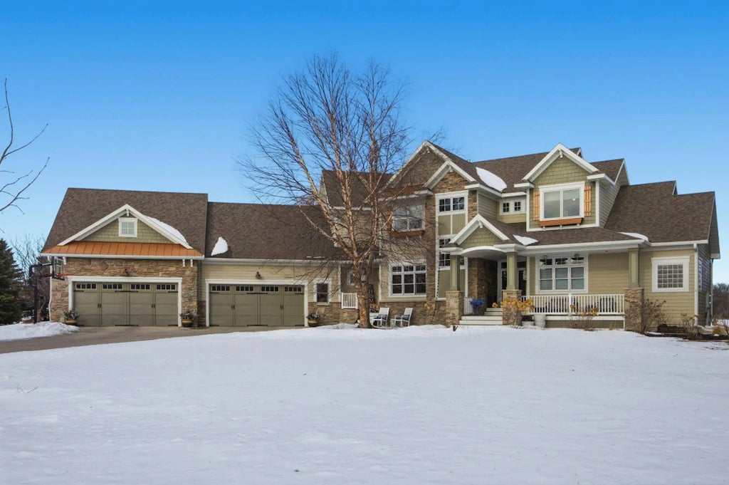 310 48th Avenue Sw, Moorhead