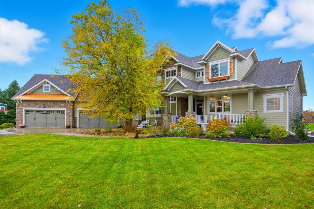 310 48th Avenue Sw, Moorhead